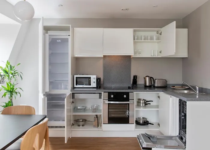 מלון Cove Minshull Street 4*