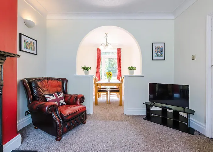 3 Bedroom In Prestwich 15 Mins From Centre Garden Free Parking Superfast Wifi Netflix Nyaraló *