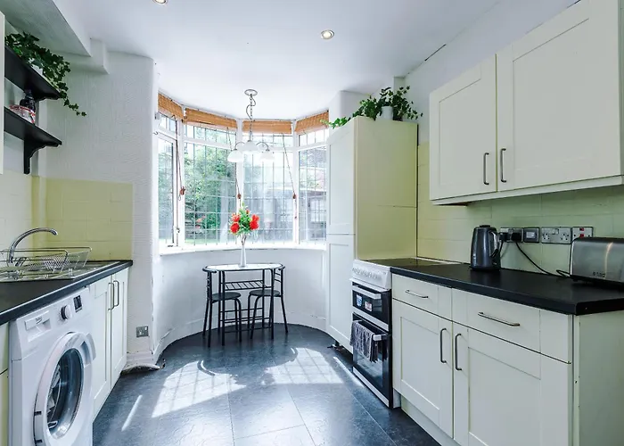 Nyaraló 3 Bedroom In Prestwich 15 Mins From Centre Garden Free Parking Superfast Wifi Netflix *