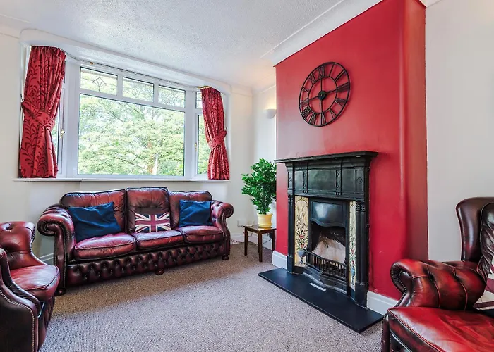 3 Bedroom In Prestwich 15 Mins From Centre Garden Free Parking Superfast Wifi Netflix Nyaraló