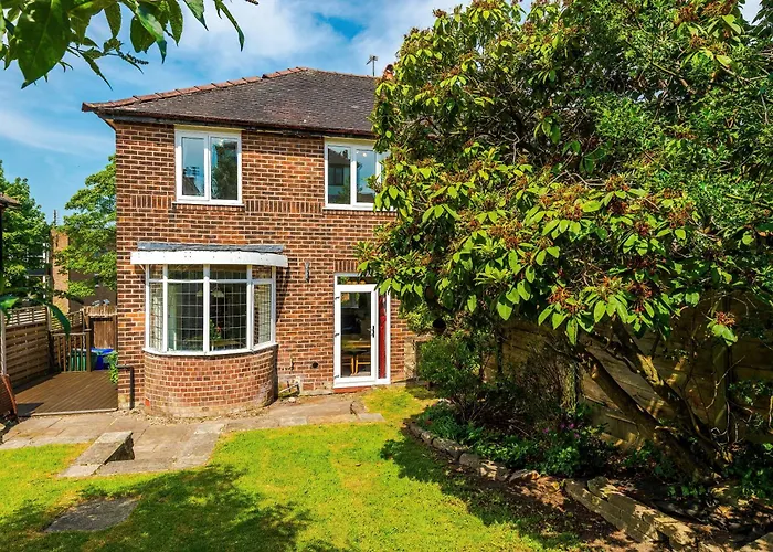 3 Bedroom In Prestwich 15 Mins From Centre Garden Free Parking Superfast Wifi Netflix Manchester