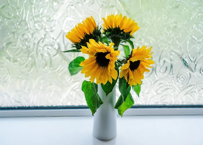 3 Bedroom In Prestwich 15 Mins From Centre Garden Free Parking Superfast Wifi Netflix *