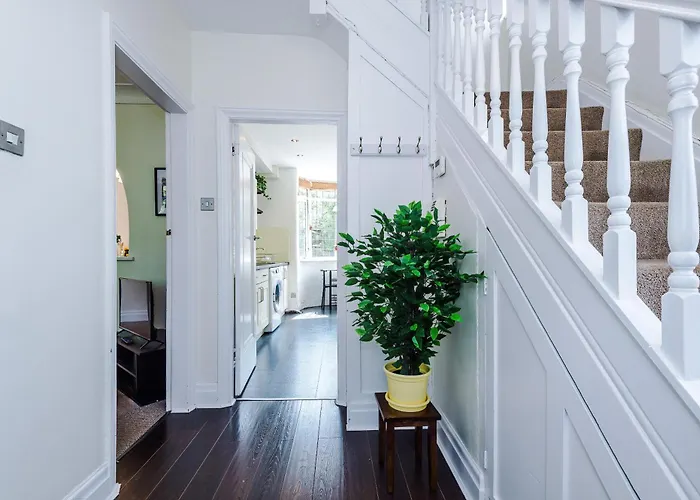 Nyaraló 3 Bedroom In Prestwich 15 Mins From Centre Garden Free Parking Superfast Wifi Netflix