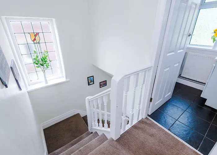 Nyaraló 3 Bedroom In Prestwich 15 Mins From Centre Garden Free Parking Superfast Wifi Netflix