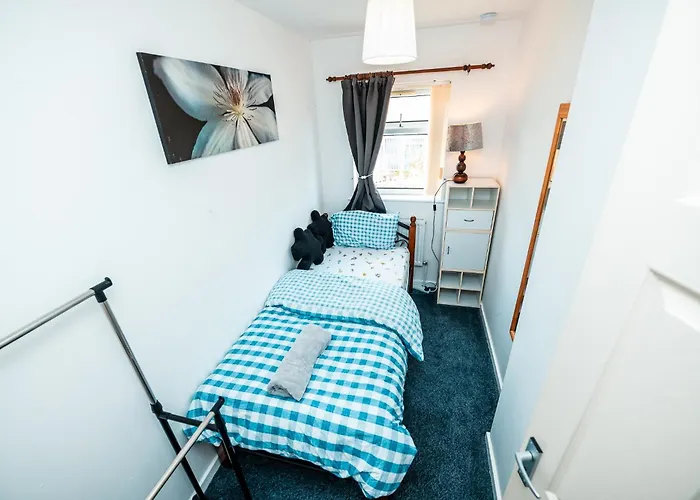 펜션 3-bed Retreat - Sleeps 8 Garden & Parking *