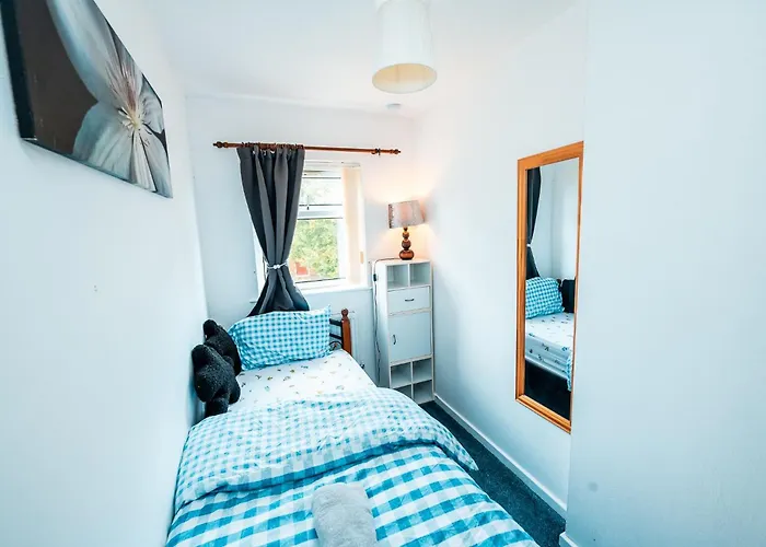 펜션 3-bed Retreat - Sleeps 8 Garden & Parking