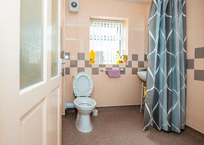 펜션 3-bed Retreat - Sleeps 8 Garden & Parking *