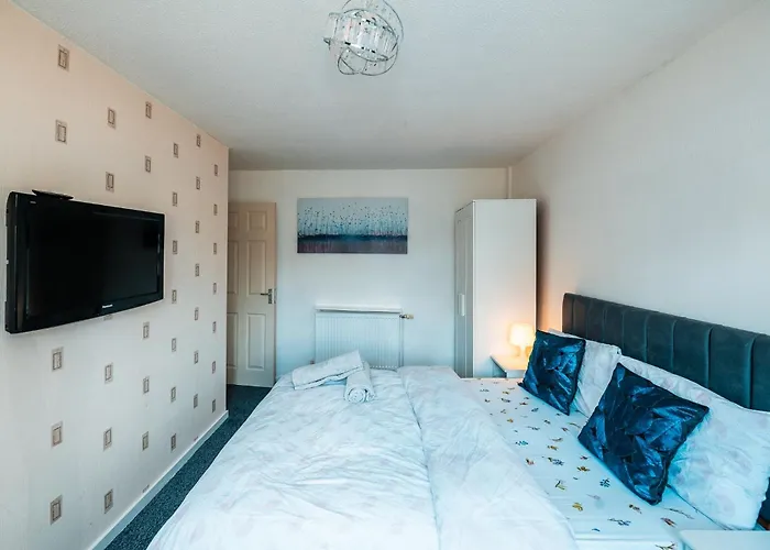 Дом отдыха 3-bed Retreat - Sleeps 8 Garden & Parking