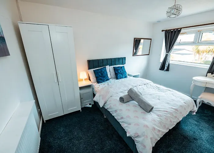 Дом отдыха 3-bed Retreat - Sleeps 8 Garden & Parking *