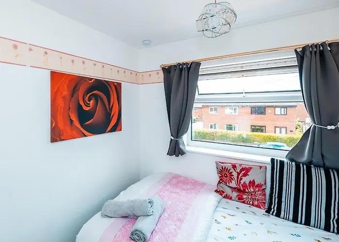 펜션 3-bed Retreat - Sleeps 8 Garden & Parking 맨체스터