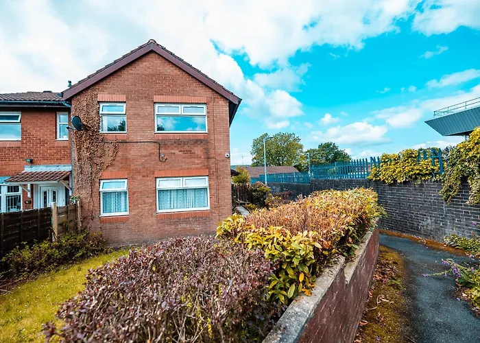 3-bed Retreat - Sleeps 8 Garden & Parking