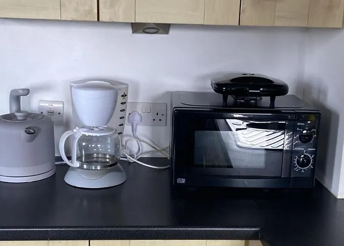 Stylish Spacious 2 Bed Balcony Nr Stadium *