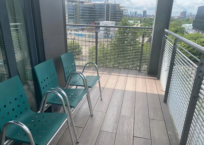 Stylish Spacious 2 Bed Balcony Nr Stadium * 맨체스터