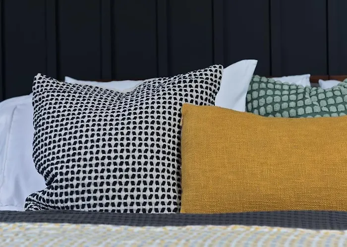 Free Parking The Quays- Sleeps 8 By Genesis Living * 맨체스터