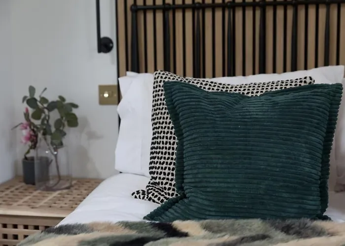 Free Parking The Quays- Sleeps 8 By Genesis Living 펜션 맨체스터