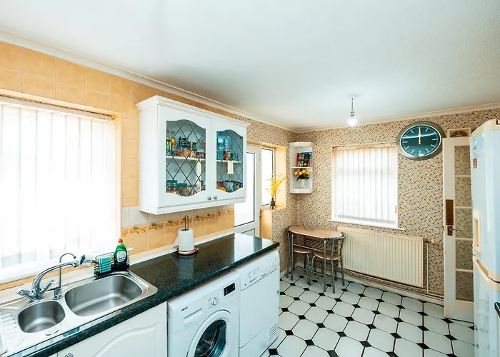 Family & Group In - Free Parking