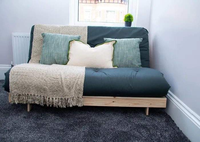 Hébergement de vacances Sleeps 14 The Old Trafford Family Zen By Genesis Living