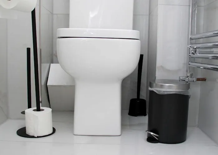 Sleeps 14 The Old Trafford Family Zen By Genesis Living Manchester