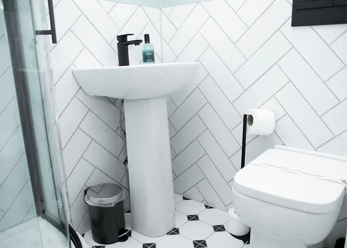 Hébergement de vacances Sleeps 14 The Old Trafford Family Zen By Genesis Living Manchester