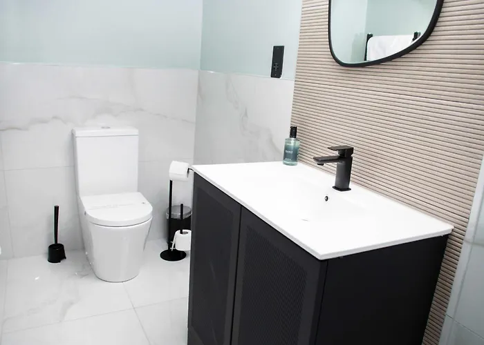 Hébergement de vacances Sleeps 14 The Old Trafford Family Zen By Genesis Living *