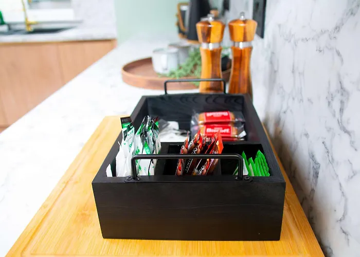 Sleeps 14 The Old Trafford Family Zen By Genesis Living