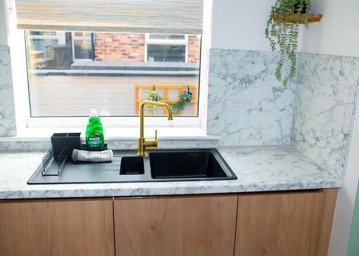 Sleeps 14 The Old Trafford Family Zen By Genesis Living *