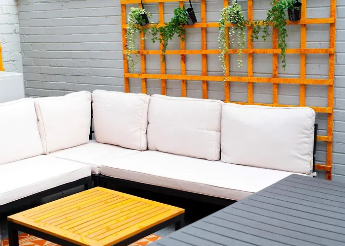 Sleeps 14 The Old Trafford Family Zen By Genesis Living * Manchester