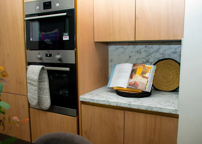 Sleeps 14 The Old Trafford Family Zen By Genesis Living Hébergement de vacances Manchester