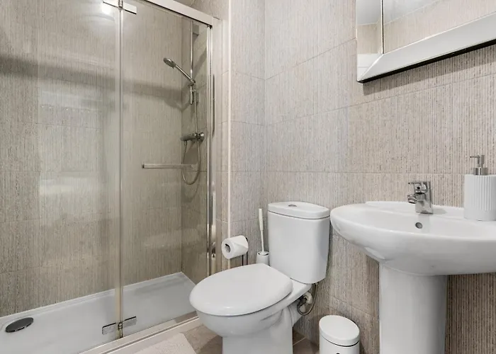 別荘 Spacious 4-bed Near Links マンチェスター