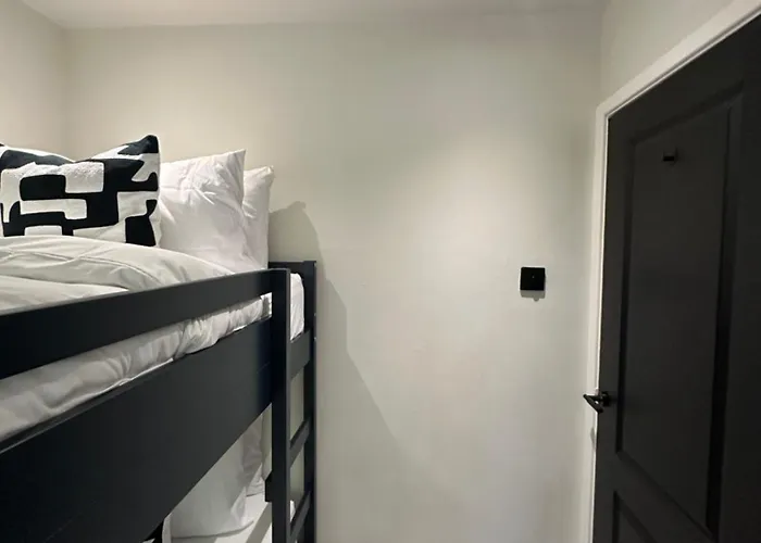 2Br House By Ankers Short Lets & Serviced Accommodation Manchester With Competitive Rates & Free Parking *