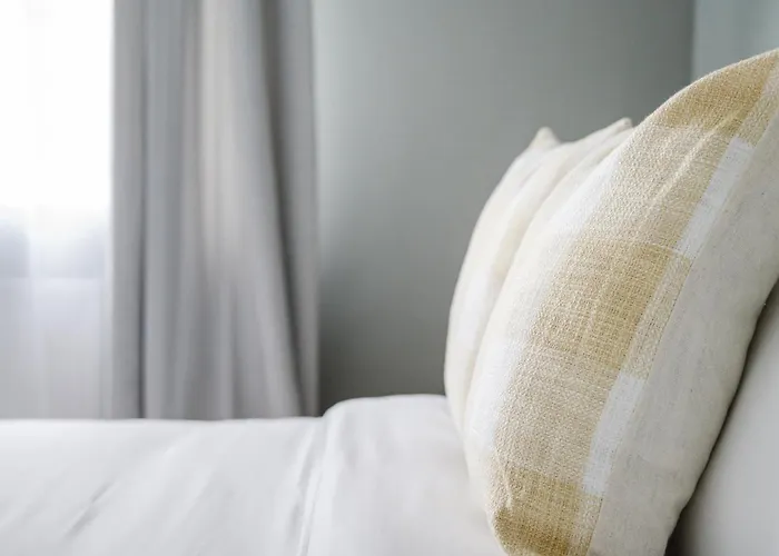 Modern 2 Bedroom House With Parking