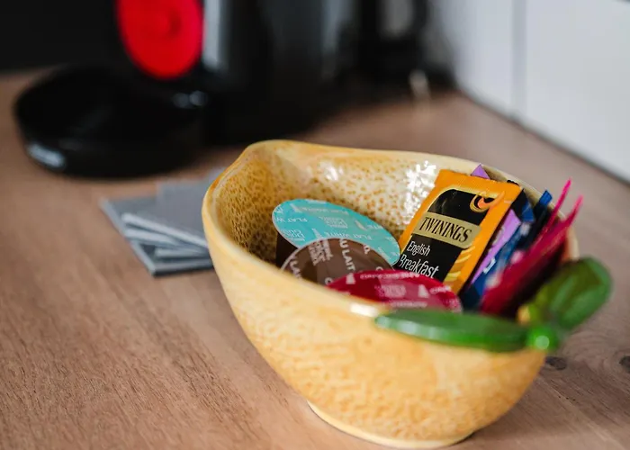 Modern 2 Bedroom House With Parking