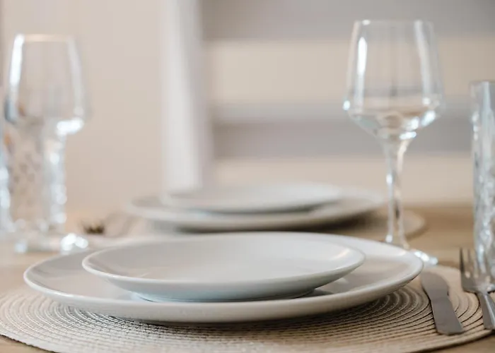 Modern 2 Bedroom House With Parking Manchester