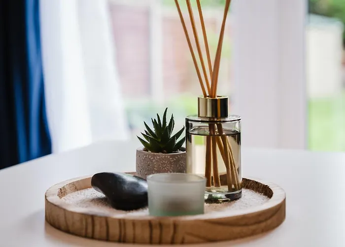 Modern 2 Bedroom House With Parking