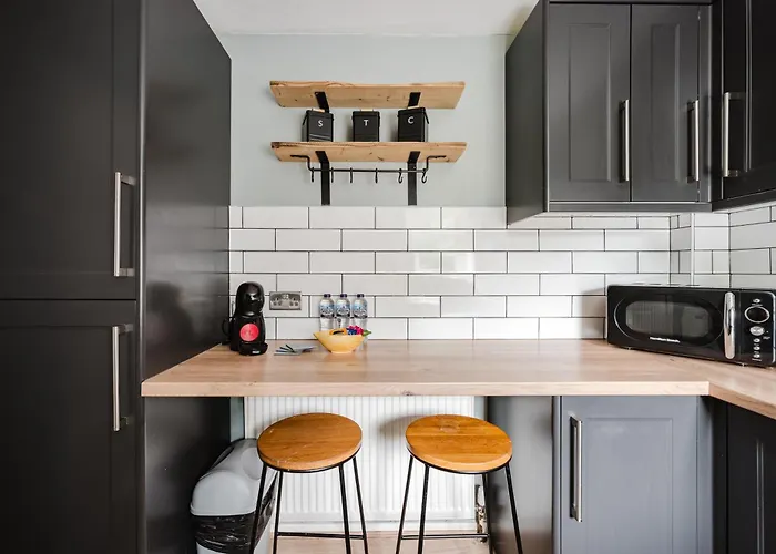 Vakantiehuis Modern 2 Bedroom House With Parking