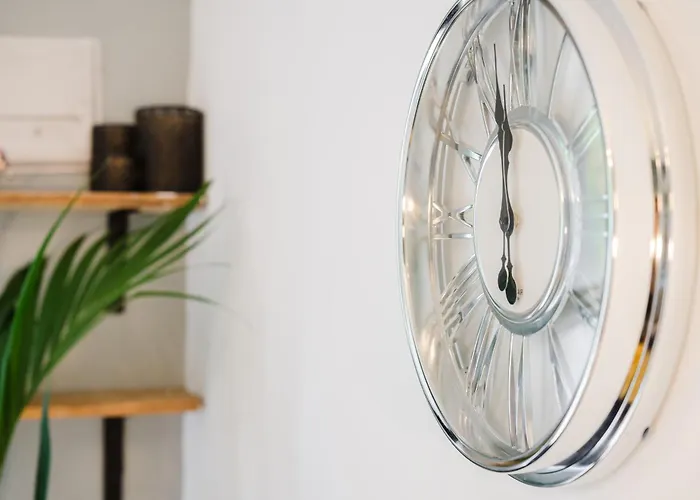 Modern 2 Bedroom House With Parking Ferienhaus *