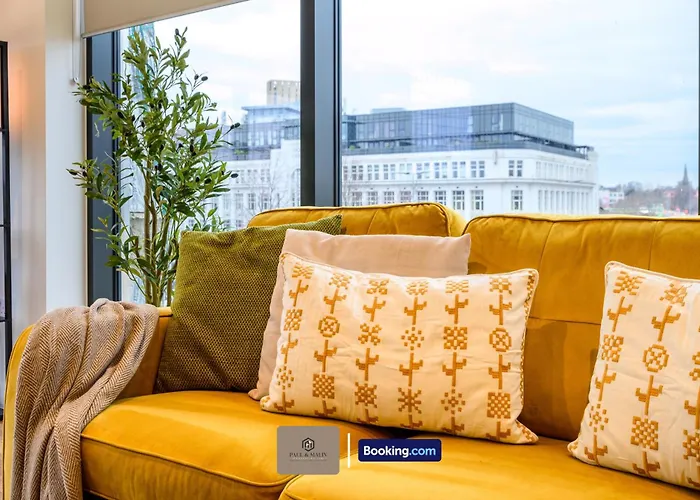 Salford Centre Flat By Paul & Malin Short Term Agency Mediacityuk & Stadium Nearby Manchester