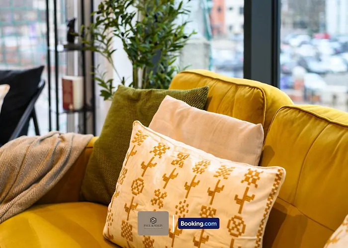 Centrally Located Flat By Paul & Malin Properties Short Lets & Serviced Accommodation Salford Ideal For Contractor Stay * Manchester