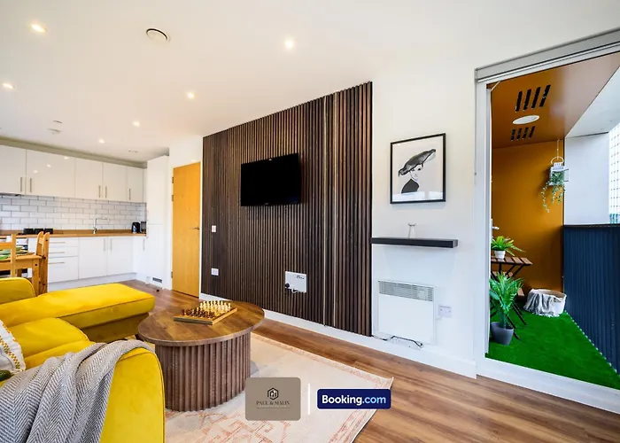 Modern 2 Bedroom By Paul & Malin Short Lets & Serviced Stretford With Free Parking & Gym Access 아파트 *