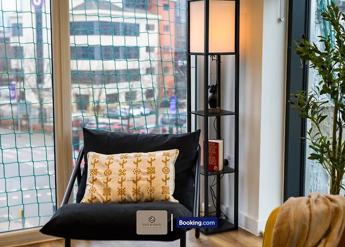 Modern 2 Bedroom By Paul & Malin Short Lets & Serviced Stretford With Free Parking & Gym Access * 맨체스터