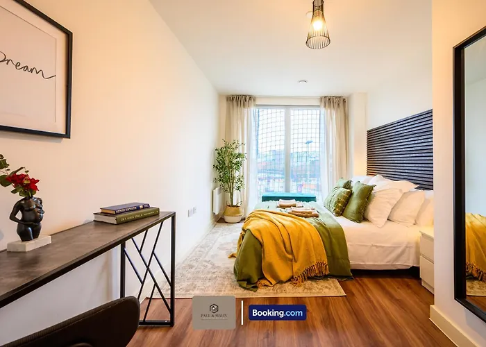 아파트 Modern 2 Bedroom By Paul & Malin Short Lets & Serviced Stretford With Free Parking & Gym Access 맨체스터