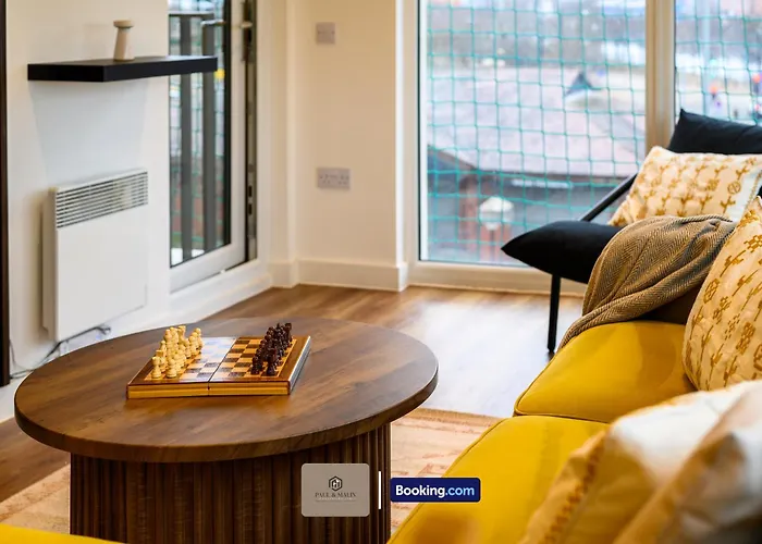 Centrally Located Flat By Paul & Malin Properties Short Lets & Serviced Accommodation Salford Ideal For Contractor Stay Daire