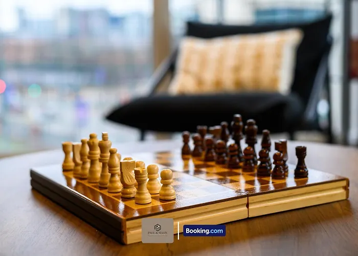 Fully Equipped Flat By Paul & Malin Properties Short Lets & Serviced Accommodation Salford Ideal For Monthly Stay *