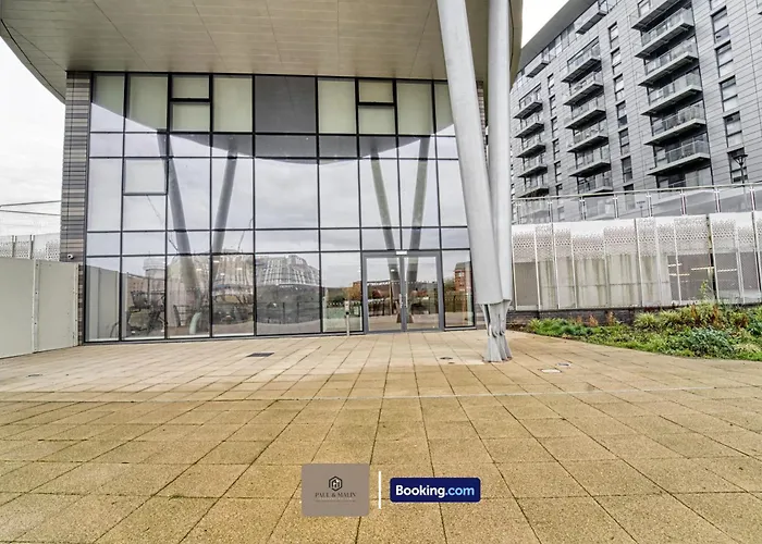 Apartmán 3 Bedroom By Paul & Malin Short Lets & Serviced Stretford With Gym Access