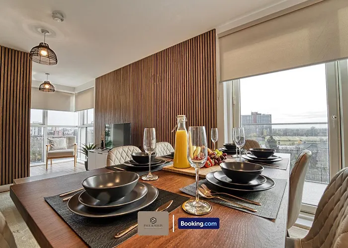 Apartmán 3 Bedroom By Paul & Malin Short Lets & Serviced Stretford With Gym Access *