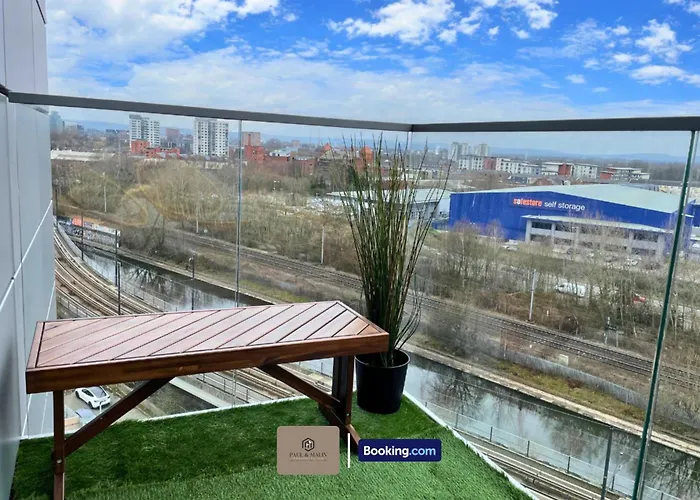 3 Bedroom By Paul & Malin Short Lets & Serviced Stretford With Gym Access Apartmán Manchester