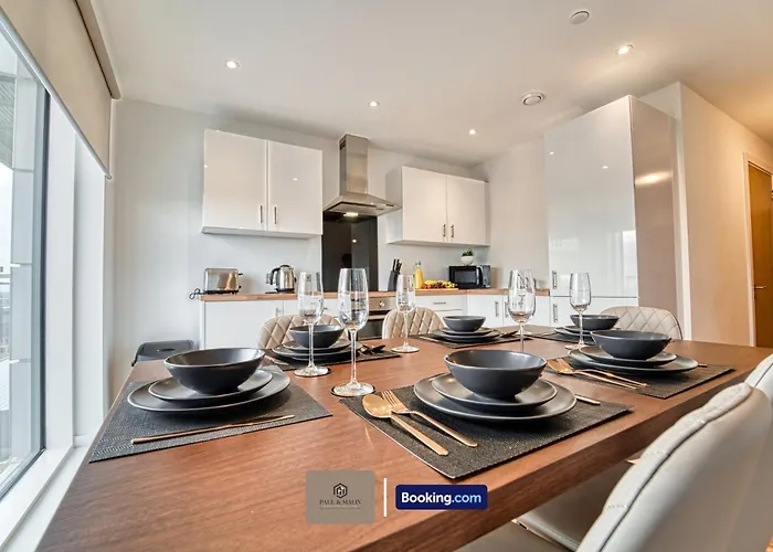 Apartmán 3 Bedroom By Paul & Malin Short Lets & Serviced Stretford With Gym Access *