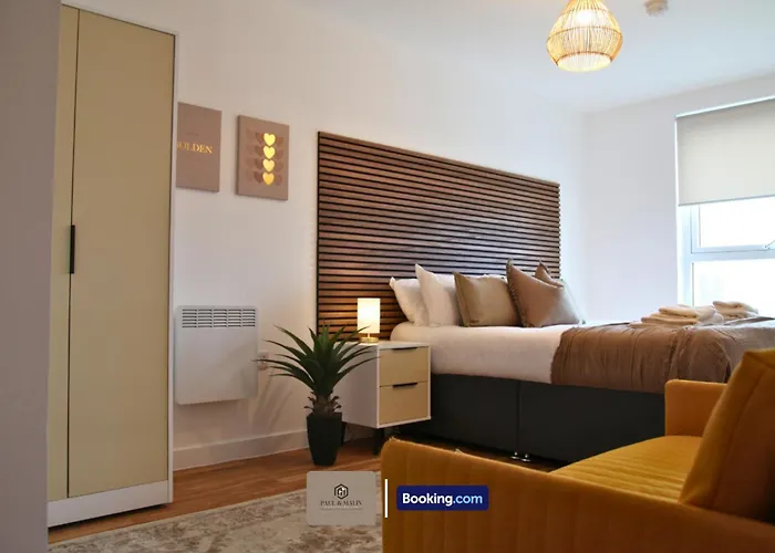 Apartmán 3 Bedroom By Paul & Malin Short Lets & Serviced Stretford With Gym Access