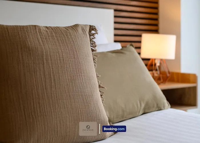 2 Bedroom By Paul & Malin Short Lets & Serviced Stretford With Free Wifi & Gym Access 맨체스터