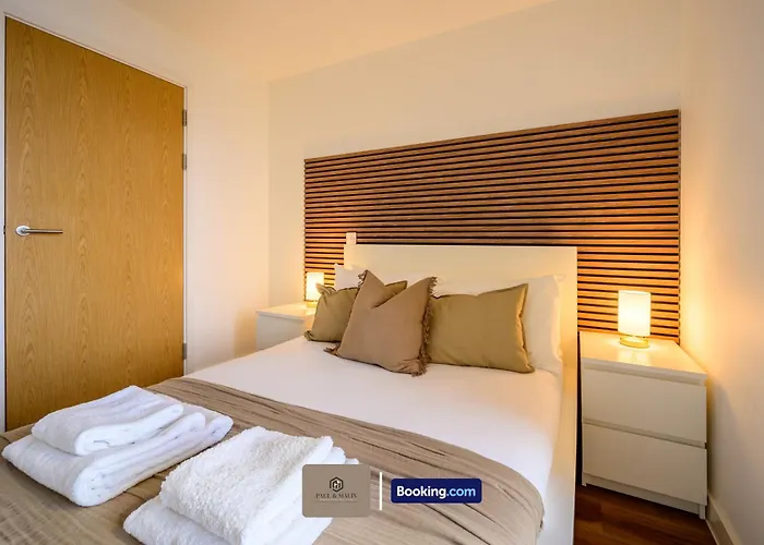 Hotel-Quality Flat By Paul & Malin Properties Short Term Rental Salford With Great City Access Lägenhet